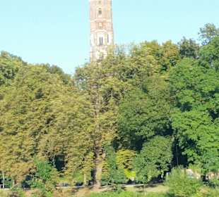 Isar und Blick auf Basilika in unmittelbarer Nähe
