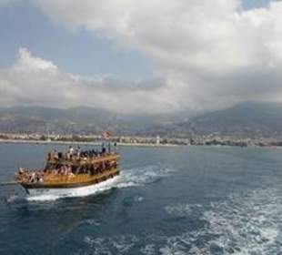 Piratenfahrt mit ankern und ins Meer springen toll