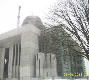 Świątynia w budowie.