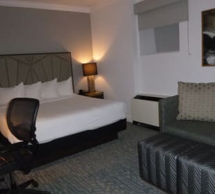 Zimmer Martinique New York on Broadway, Curio Collection by Hilton