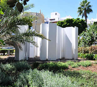 Eine der vielen Skulpturen 