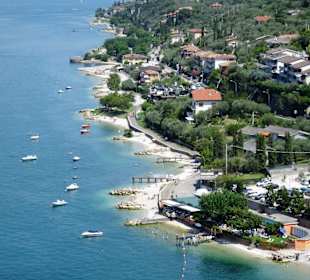 Blick von der Burg auf Malcesines Strand