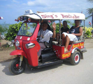 Sing's Beach Bar mit TukTuk-Transfer