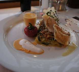 Riff-Barsch auf Spinat-Lasagne mit Lobster-Sauce