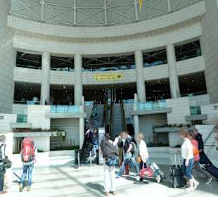 Terminal1: Aufgang zu den Check-In-Schaltern