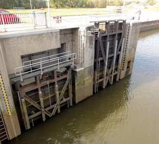 Schleusentore des Ochtumsperrwerkes