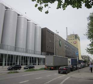 Gegenüber vom Zirkus Krone