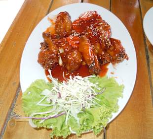 Chickenwings mit scharfer roter Soße