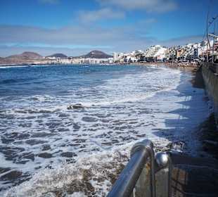 Surfen direkt vor der Stadt