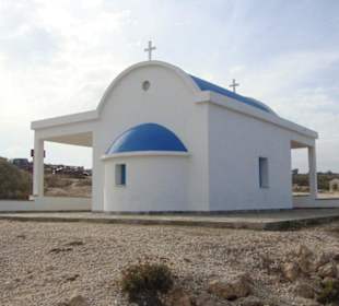 Kirche am Fuß von Cap Greco