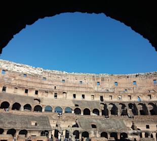 Blick auf die Ränge im Kolosseum