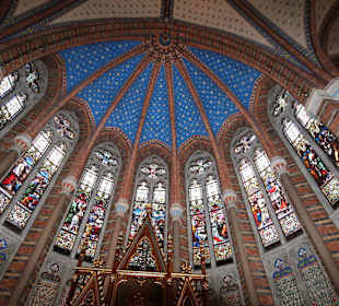 Fenster und Kuppel über dem Hochaltar