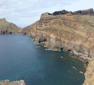 Farbstreifen im Fels