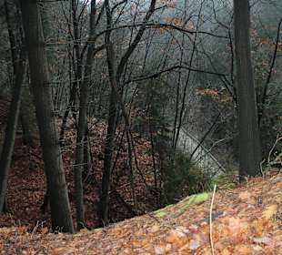Blick zur Fahrstraße im Tal