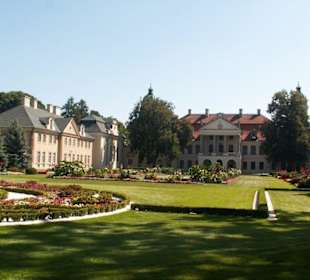 Dziedziniec przed pałacem