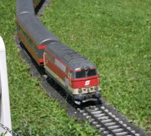 Überall fahren die Züge