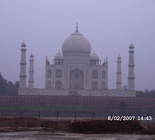 Thaj Mahal in beginnender Abenddämmerung