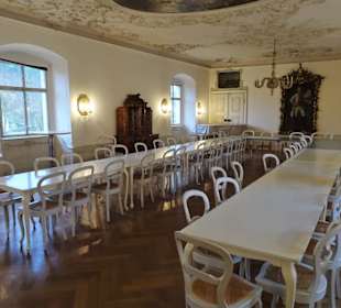 Der weiße Saal im Wasserschloss Mitzwitz