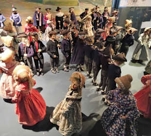 In der Trachtenabteilung des Museums