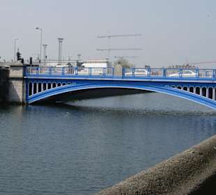 Ponte sul fiume