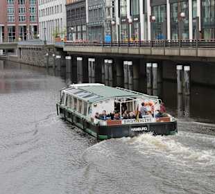 Barkasse in einem Fleet