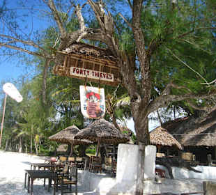 Urige Strandbar in nächster Nähe