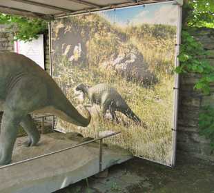 Dinosaurier im Hof der Anlage