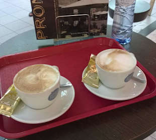 Cappuccino am Flughafen