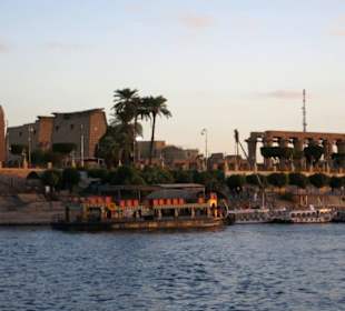 Blick auf Luxor vom Nil
