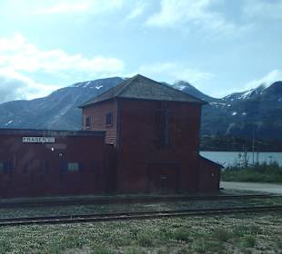 Das Bahnhofsgebäude in Fraser