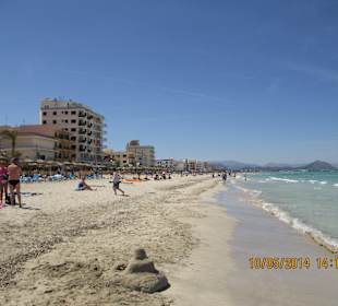 Langer schöner Sandstrand