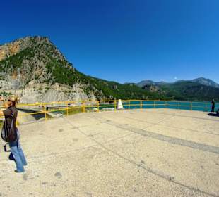 Der Staudamm selbst in voller Pracht