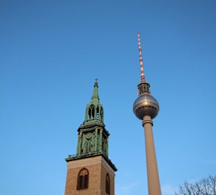 TV Tower und Kirchturm St. Marien