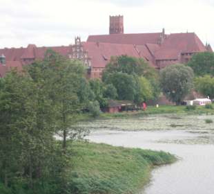 Marienburg von der Nogat aus