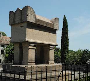 Grabmal ( Tomba ) Petrarca