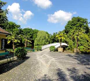 Eingangsbereich mit Brücke
