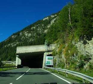 Hinein in die vielen Schutztunnel
