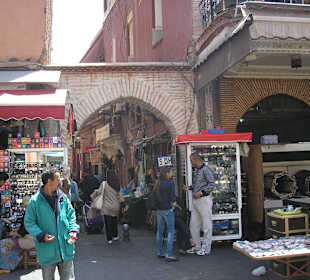 Eingang zur Gasse zum Hotel Le Gallia