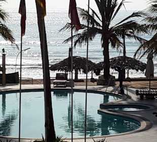 Pool und Meer in Trincomalee 