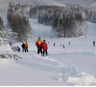 Skilift direkt hinterm Hotel