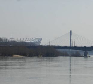 Blick vom Weichsel-Boulevard zum Fußballstation
