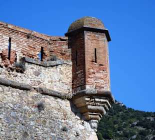 Erker an der Außenmauer des Fort Liberia