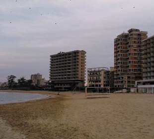 Widok z plaży na strefę zamkniętą