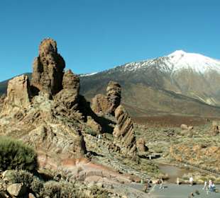 Blick über die Roques de Garcia zum Teide