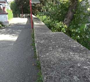 Stadtgraben mit Turm