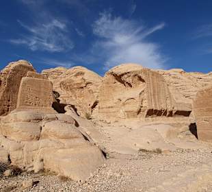 Formy skalne przed wejściem do wąwozu