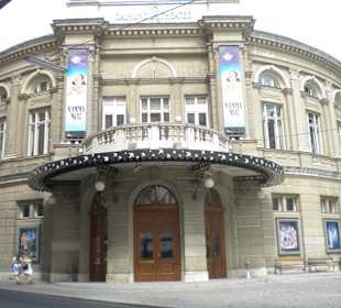 Raimundtheater gegenüber