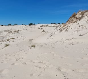 Der Sand war heiß.
