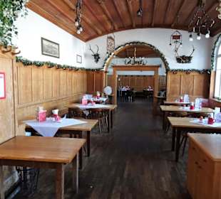 Rundgang durch die Gasträume des Stieglkellers