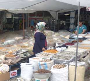 Gemüse- und Gewürzmarkt in Manavgat